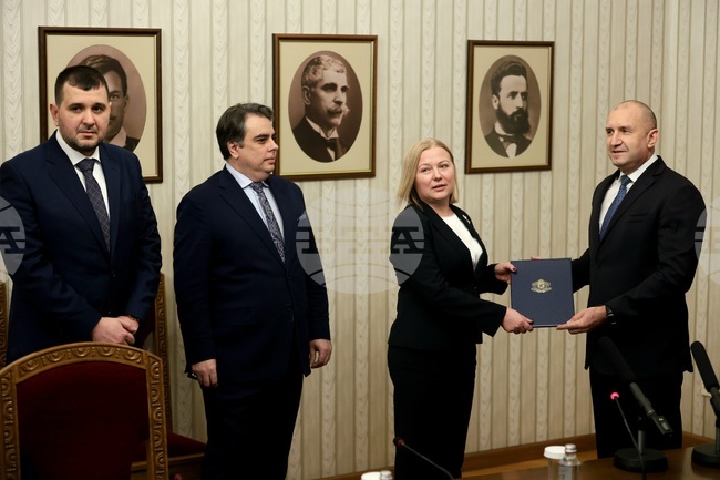 И вторият мандат – неуспешен: От ПП-ДБ го върнаха на президента нереализиран