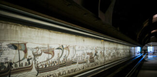 Британският музей се опита да успокои притесненията на художника Дейвид Хокни относно преместването на гоблена от Байо