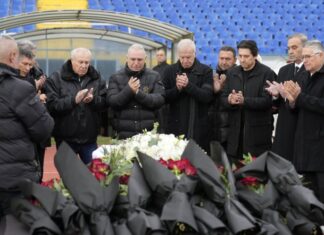 Българският спорт и родната общественост се сбогуваха за последно с великия Димитър Пенев Хиляди отдават почит на големия Димитър Пенев