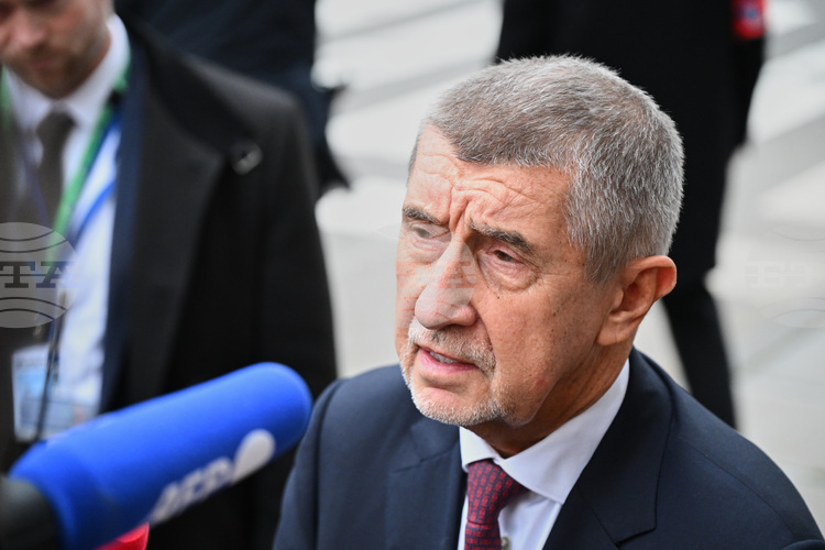 Чехия няма да продава леки изтребители на Украйна, заяви премиерът Андрей Бабиш