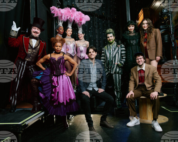 Четири представления на режисьора Алекс Тимбърс едновременно се играят на Бродуей