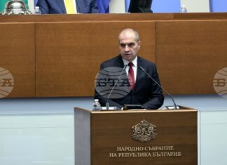 Държавата може да поставя идеи за визията на летище София при конкретни предложения, заяви Гроздан Караджов