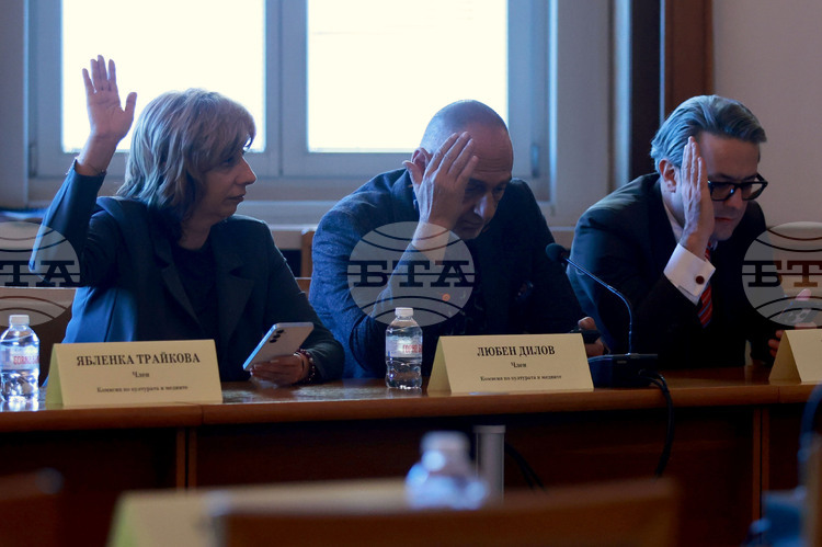 Депутатът Любен Дилов повдигна въпроса дали е необходима законодателна инициатива за определяне на тарифа за препредаване на аудиовизуални произведения