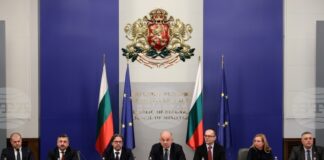 ДОПЪЛНЕНА
                                                                                                Гражданите и търговците да се снабдят с необходимите количества евро, а не да чакат последния момент, призова Владимир Иванов