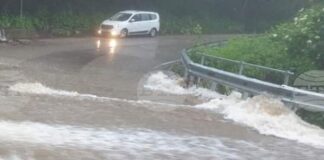 Два пътни участъка в община Ивайловград са затворени заради наводнения, съобщи Областната администрация в Хасково