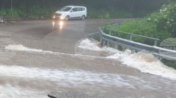 Два пътни участъка в община Ивайловград са затворени заради наводнения, Два пътни участъка в община Ивайловград са затворени заради наводнения, съобщи Областната администрация в Хасково