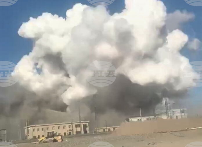 Двама загинали и 66 ранени при експлозия в завод за стомана в Северен Китай