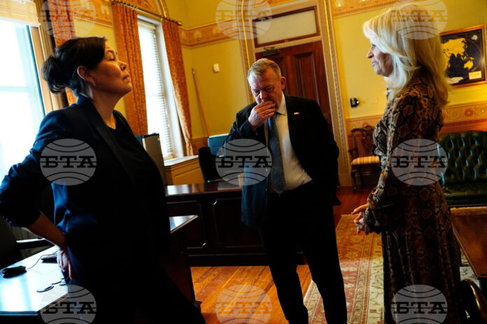 Външният министър на Дания Ларс Льоке Расмусен и гренландската му колежка Вивиан Моцфелт преди срещата в Белия дом с американския вицепрезидент Джей Ди Ванс и държавния секретар Марко Рубио, 14 януари 2026 г