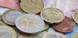 Евромонетите от всички държави в еврозоната са законно платежно средство, припомня Европейската комисия