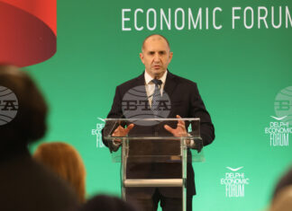 Европа се превърна в заложник на своята амбиция за морално лидерство в свят без правила, каза Румен Радев на Софийския икономически форум