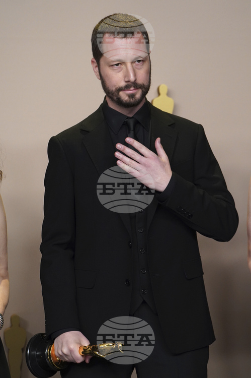 Филмът 2000 метра до Андриивка режисиран от украинския кинематографист Мстислав