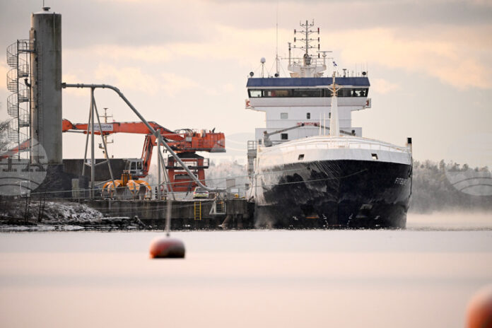 Финландия е отменила задържането на кораб във връзка с повреждането на подводен телекомуникационен кабел във Финландския залив
