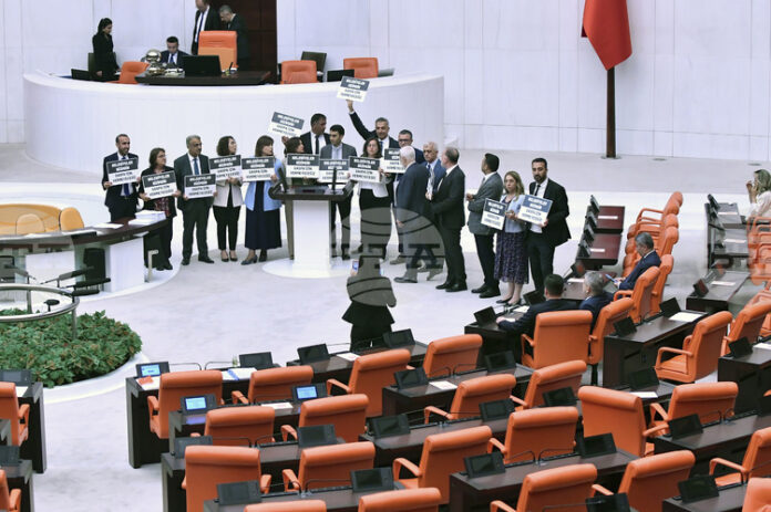 Френски журналист е бил арестуван в Истанбул по време на митинг срещу офанзивата на Дамаск срещу кюрдите