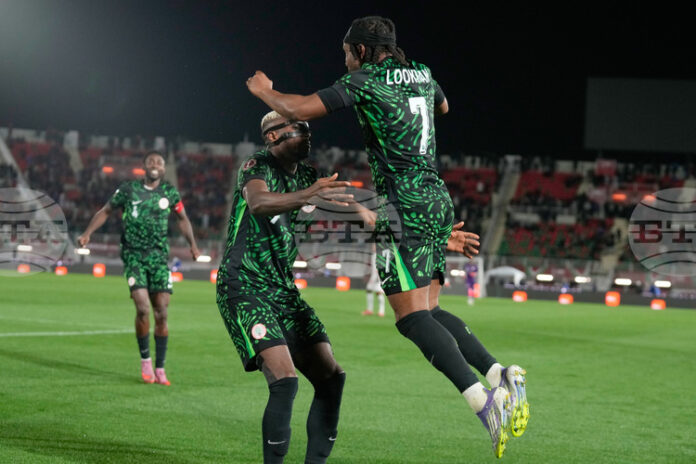 Футболистите на Нигерия заплашиха да бойкотират тренировка и дори четвъртфинала Футболистите на Нигерия заплашиха да бойкотират тренировка и дори четвъртфинала с Алжир на Купата на африканските нации заради премии