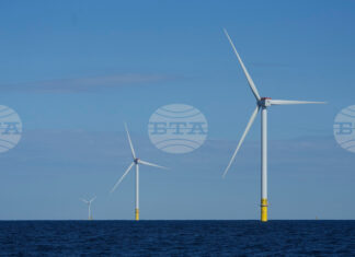 Германската компания Ер Ве Е спечели най‑големите офшорни вятърни договори във Великобритания с осигурен капацитет от почти 7 гигавата