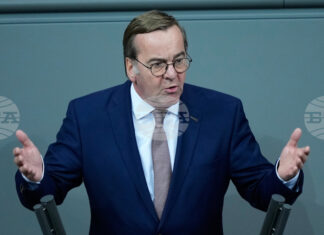 Германският министър на отбраната защити германските сили от критиките на Тръмп за НАТО в Афганистан