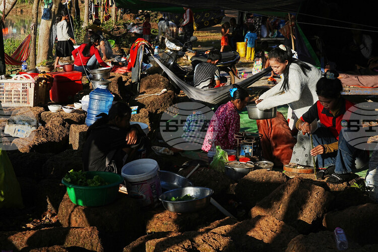 На 6 януари Тайланд е изпратил три разузнавателни дрона над