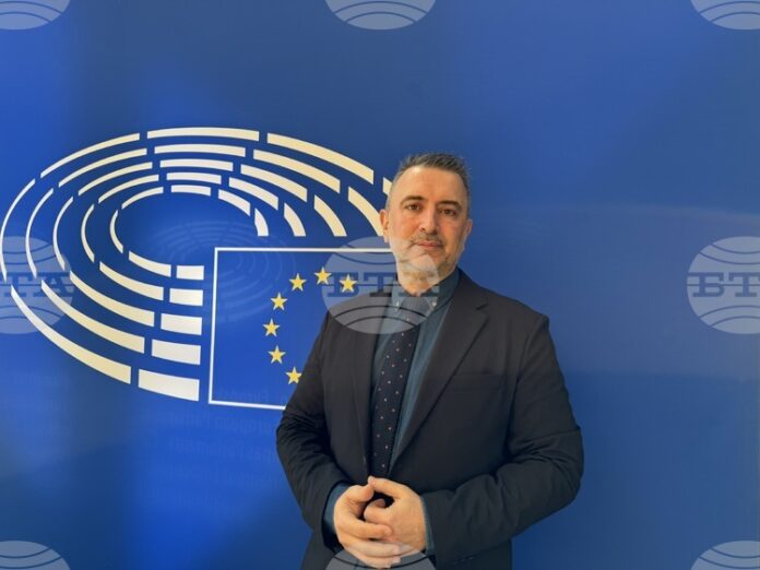 Гледам на желанието на Европа да усили сигурността си като на адреналин в спиращото ѝ индустриално сърце, каза евродепутатът Ивайло Вълчев