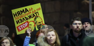 Граждани протестират в центъра на София с искане за провеждане на честни избори със 100% машинно отчитане на резултатите