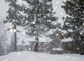 Хотел и параклис от лед в курортния комплекс „Томаму“ на остров Хокайдо са отворени за посетители