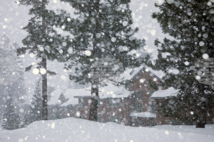Хотел и параклис от лед в курортния комплекс „Томаму“ на остров Хокайдо са отворени за посетители