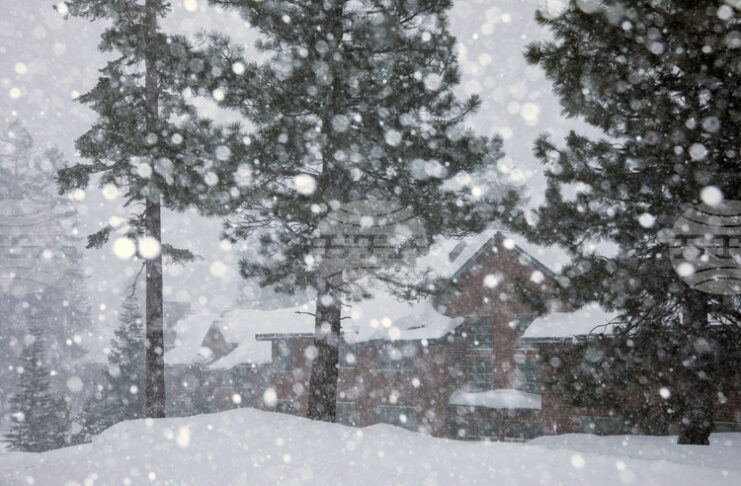 Хотел и параклис от лед в курортния комплекс „Томаму“ на остров Хокайдо са отворени за посетители
