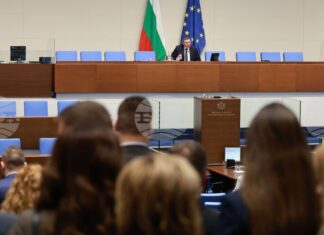 И при втория опит депутатите не успяха да съберат кворум за начало на заседанието, последният опит ще е в 10:00 часа И при втория опит депутатите не успяха да съберат кворум за начало на заседанието, последният опит ще е в 10:00 часа