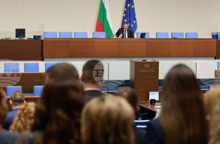 И при втория опит депутатите не успяха да съберат кворум за начало на заседанието, последният опит ще е в 10:00 часа