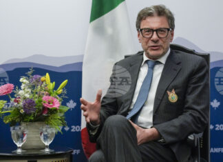 Италианският министър на икономиката намира за проблематично участието на Италия в проекта за мир на Тръмп