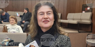 Изкуственият интелект може и да сe научи добре да анализира, но не и да пресъздава чувство, каза в Хасково писателката Светлана Николова