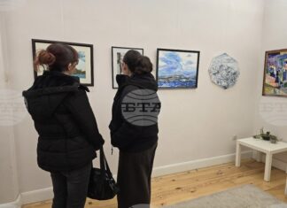 Изложба, посветена на 50-годишнината на Националната художествена гимназия „Цанко Лавренов“, бе открита в Пловдив