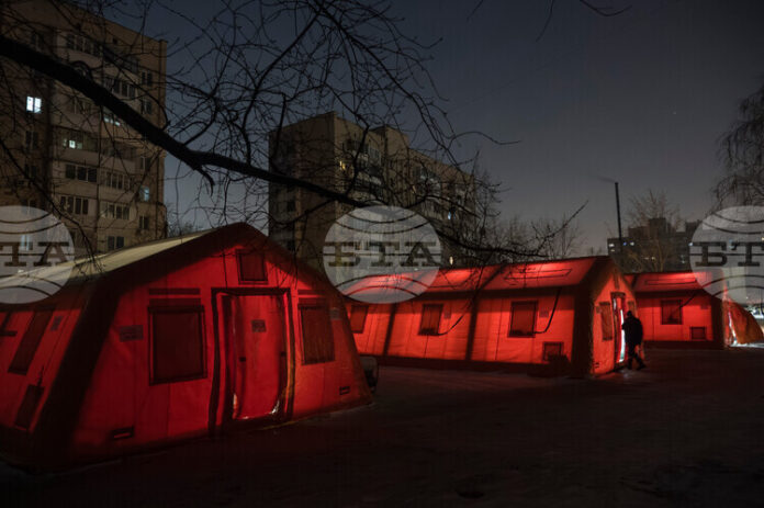 Към 50 сгради в Киев още са без електричество; нощни удари оставиха без ток 56 000 потребители в Буча, съобщават украинските власти