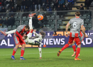 Кремонезе и Каляри завършиха наравно в мач от италианското футболно първенство