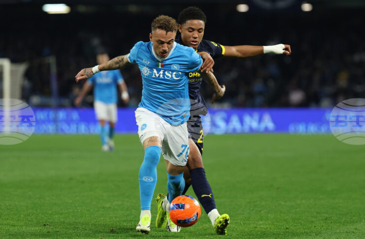 Крилото на Наполи Ноа Ланг ще играе под наем до края на сезона в турския Галатасарай