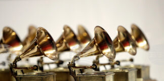 Легендарният музикант Фела Кути ще стане първият африканец, който получава награда „Грами“ за цялостни постижения