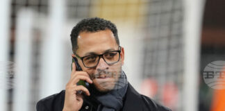 Лиъм Росиниър се надява да последва стъпките на бившия мениджър на Манчестър Юнайтед Алекс Фъргюсън и да превърне младите и неопитни футболисти на Челси в победители