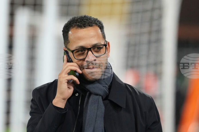 Лиъм Росиниър се надява да последва стъпките на бившия мениджър на Манчестър Юнайтед Алекс Фъргюсън и да превърне младите и неопитни футболисти на Челси в победители