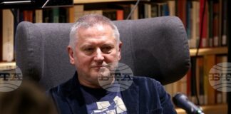 Либретото към „Космическа опера“, написано от Георги Господинов, излезе в САЩ като самостоятелно издание