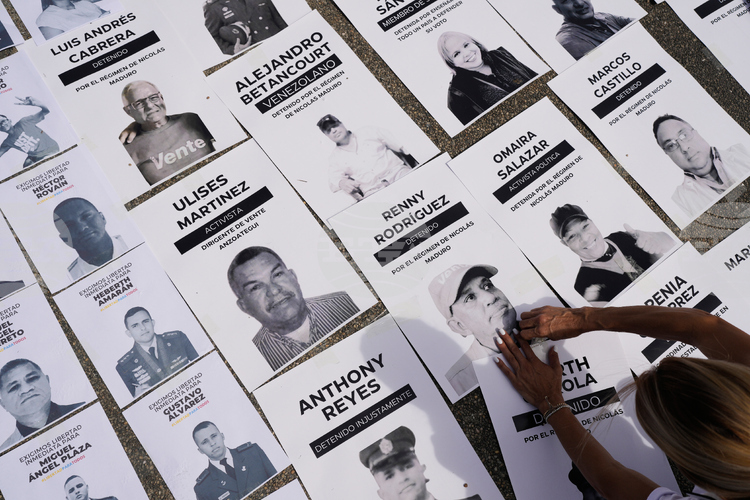 Днес най малко 80 лица считани за политически затворници от