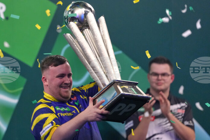 Люк Литлър спечели втора поредна световна титла по дартс след унищожително представяне във финала
