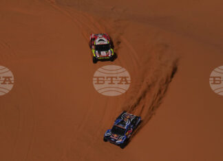 Матияс Екстрьом спечели седмия етап в автомобилния клас на офроуд надпреварата Рали Дакар