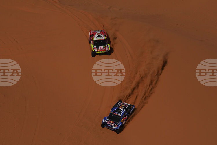 Матияс Екстрьом спечели седмия етап в автомобилния клас на офроуд надпреварата Рали Дакар