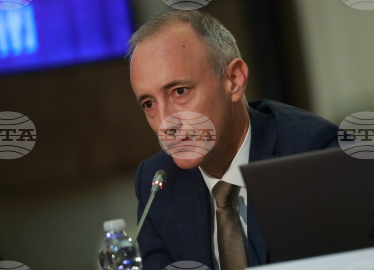 Министърът на образованието в оставка Красимир Вълчев ще открие два STEM центъра и нов физкултурен салон в област Пловдив