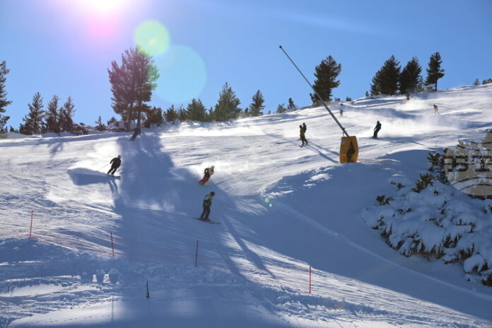 Млад човек, пострадал на ски писта в Банско, е транспортиран Млад човек, пострадал на ски писта в Банско, е транспортиран до болница с медицински хеликоптер
