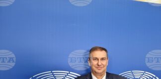 Нелегалната миграция застрашава европейския начин на живот, каза българският евродепутат Емил Радев преди дебат за миграцията в Европарламента