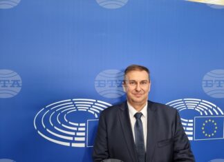 Нелегалната миграция застрашава европейския начин на живот, каза българският евродепутат Емил Радев преди дебат за миграцията в Европарламента