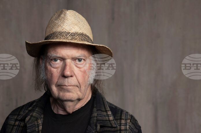 Нийл Янг предлага на гренландците свободен достъп до музикалните си Нийл Янг предлага на гренландците свободен достъп до музикалните си архиви