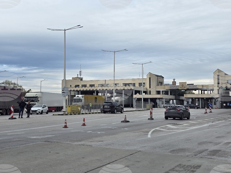 Нормален е трафикът на граничните пунктове в страната, на преходите с Гърция са възможни затруднения при преминаването заради стачни действия