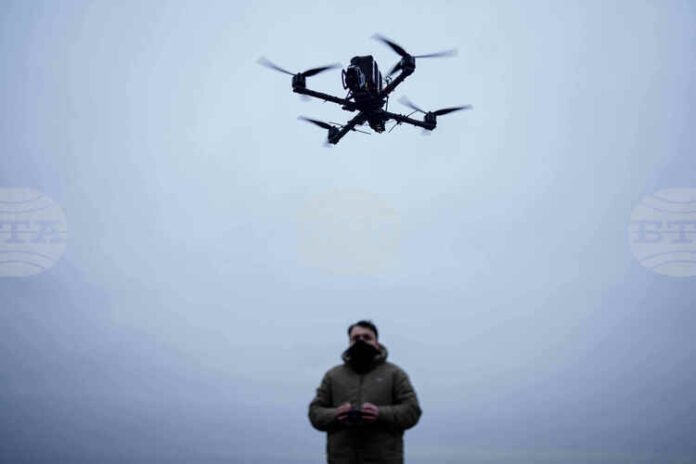 ОБНОВЕНА Една жена загина, а трима души са ранени при ОБНОВЕНА
Една жена загина, а трима души са ранени при украинската атака с дронове тази нощ срещу руския град Воронеж