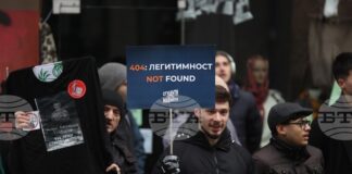 ОБНОВЕНА Граждани протестират пред ВСС с искане за оставката на и.ф. главен прокурор Борислав Сарафов